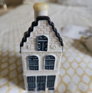 Klm houses #15 sealed